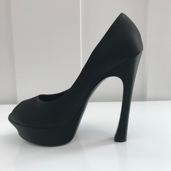 Yves Saint Laurent Pump - Picture 10 of 15